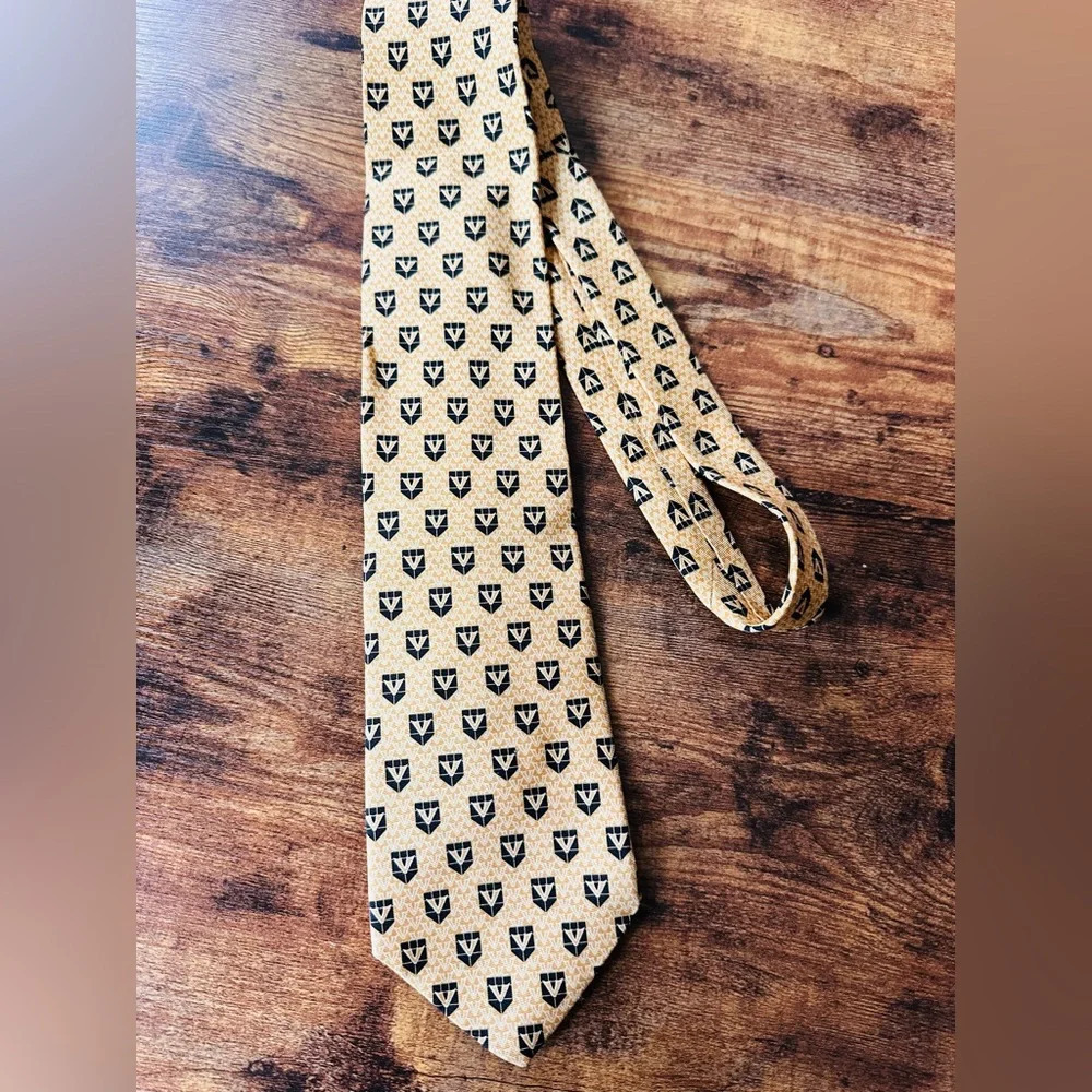 Cornell California Men’s Silk Tie - Geometric Print - Picture 7 of 7